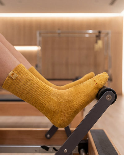 Bulg 788 Summer Gold crew socks in athletic use with warm mustard ribbed cushioning