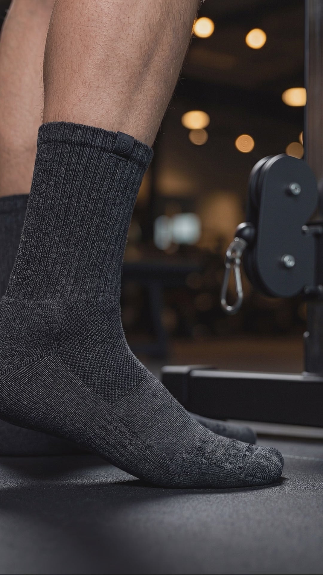 Charger la vidéo : Bulg 788 Crew Socks Darkness — video