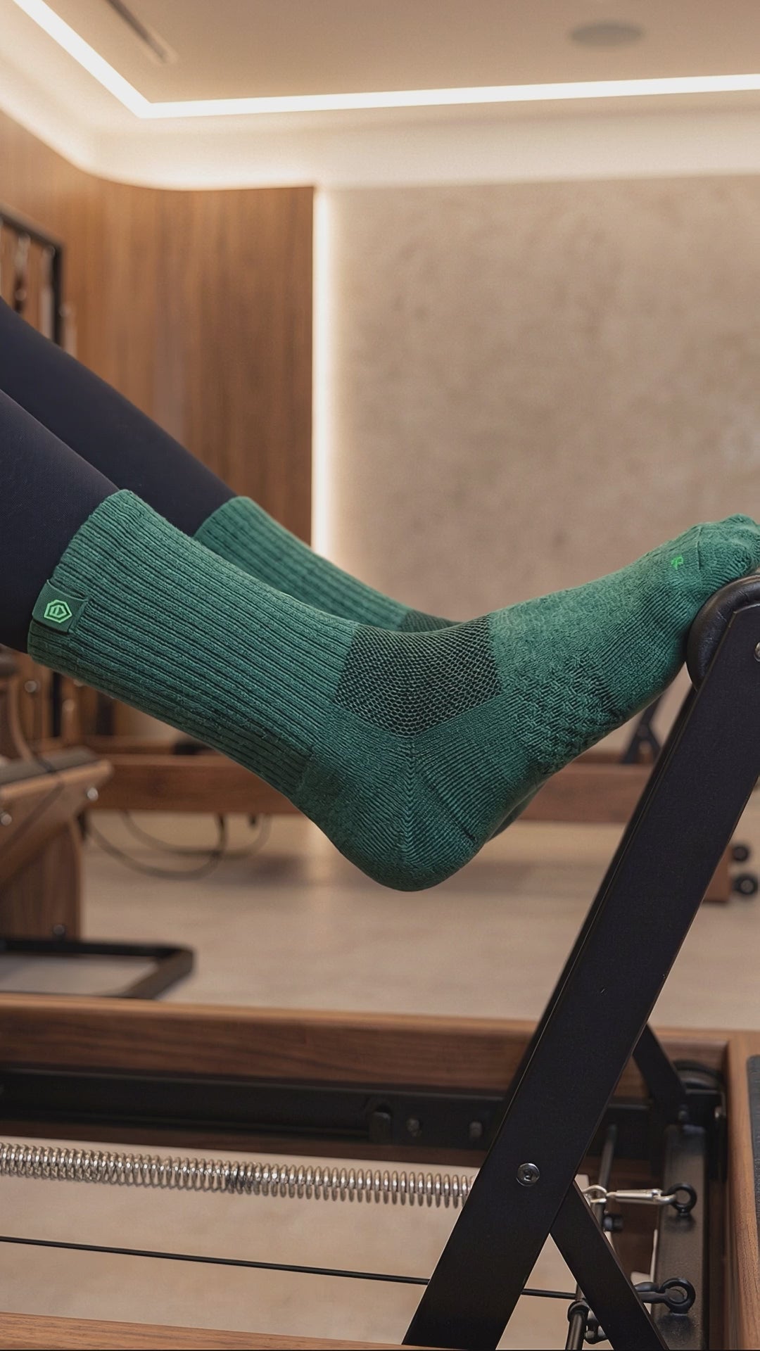 Load video: Bulg 788 Crew Socks Esmeralda — video